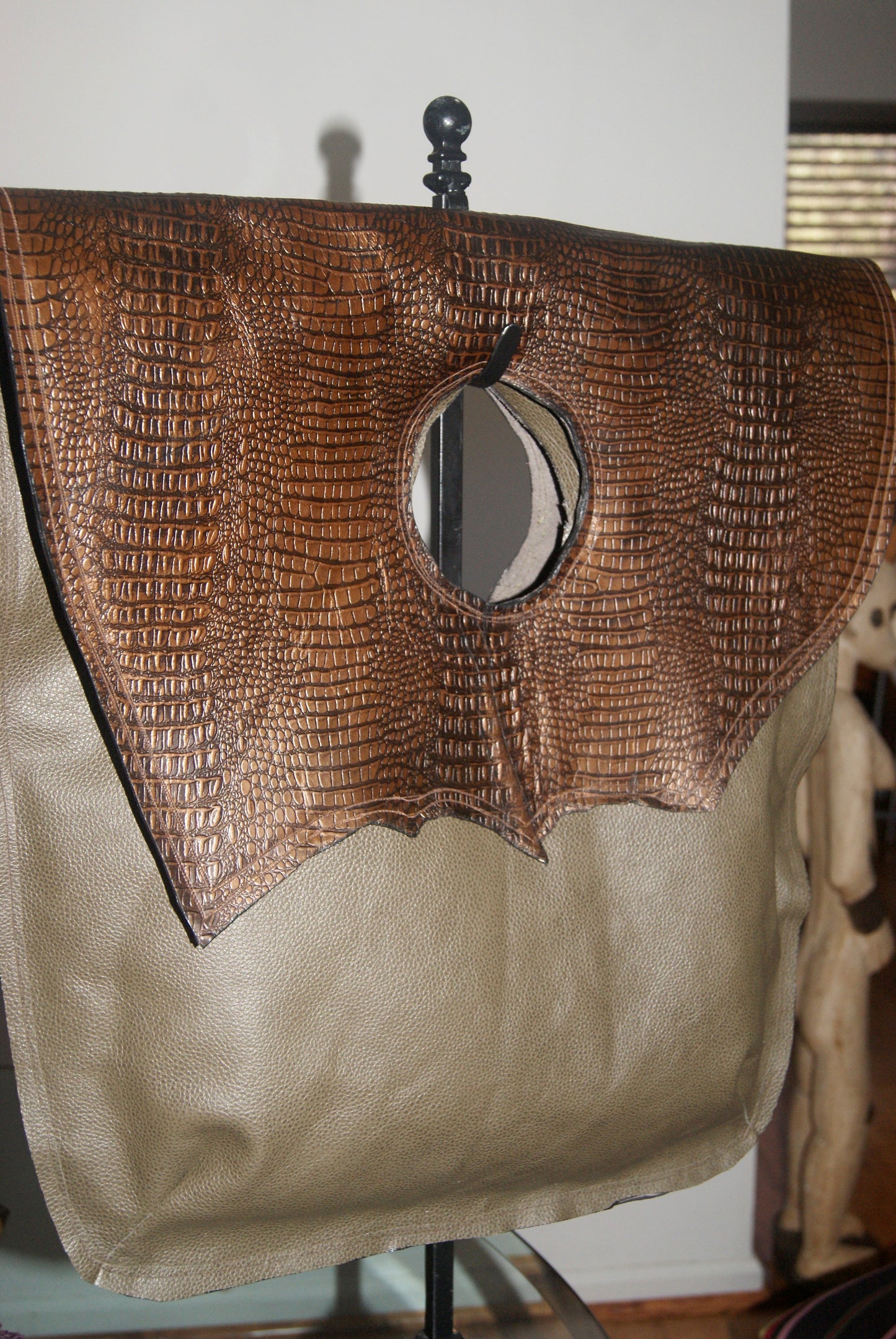 Madame Efumroye Tinuho handbag #M103