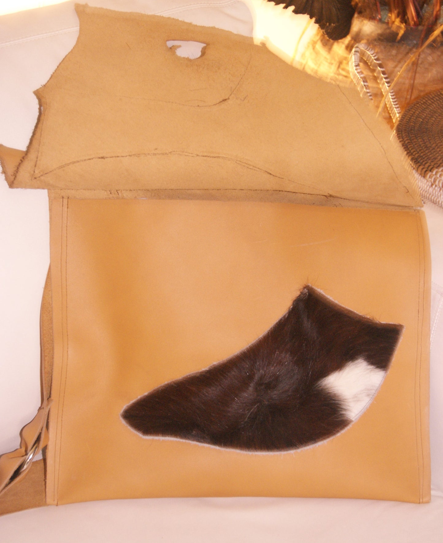 Makeda shoulder bag with skin on