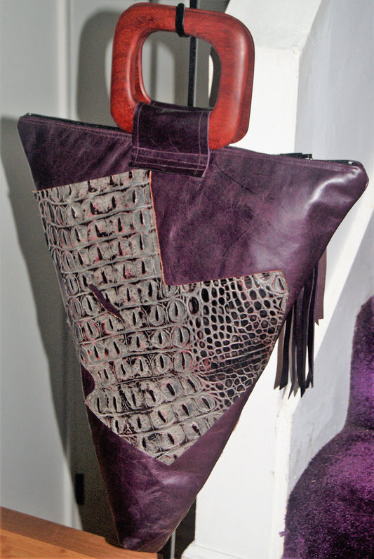 Handbag Queen Tiye in purple